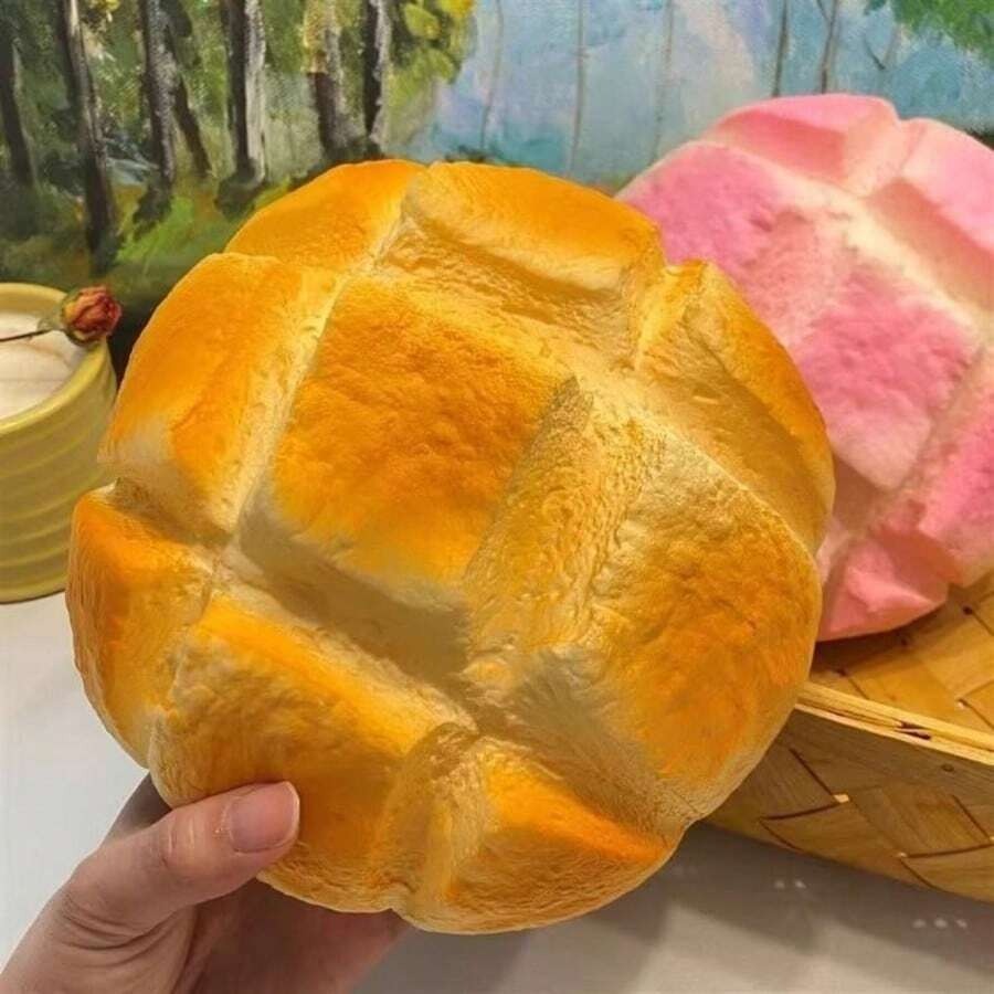 Baby Products Unique - 特大サイズの超柔らかい溶岩パイナップルパン型スクイーズ玩具、高品質のゆっくり戻るパン型ストレス解消おもちゃ、リアルな模造食品ストレス解消玩具、面白いいたずらデスクトップデコレーション、ユニークなサプライズ誕生日ホリデーギフト