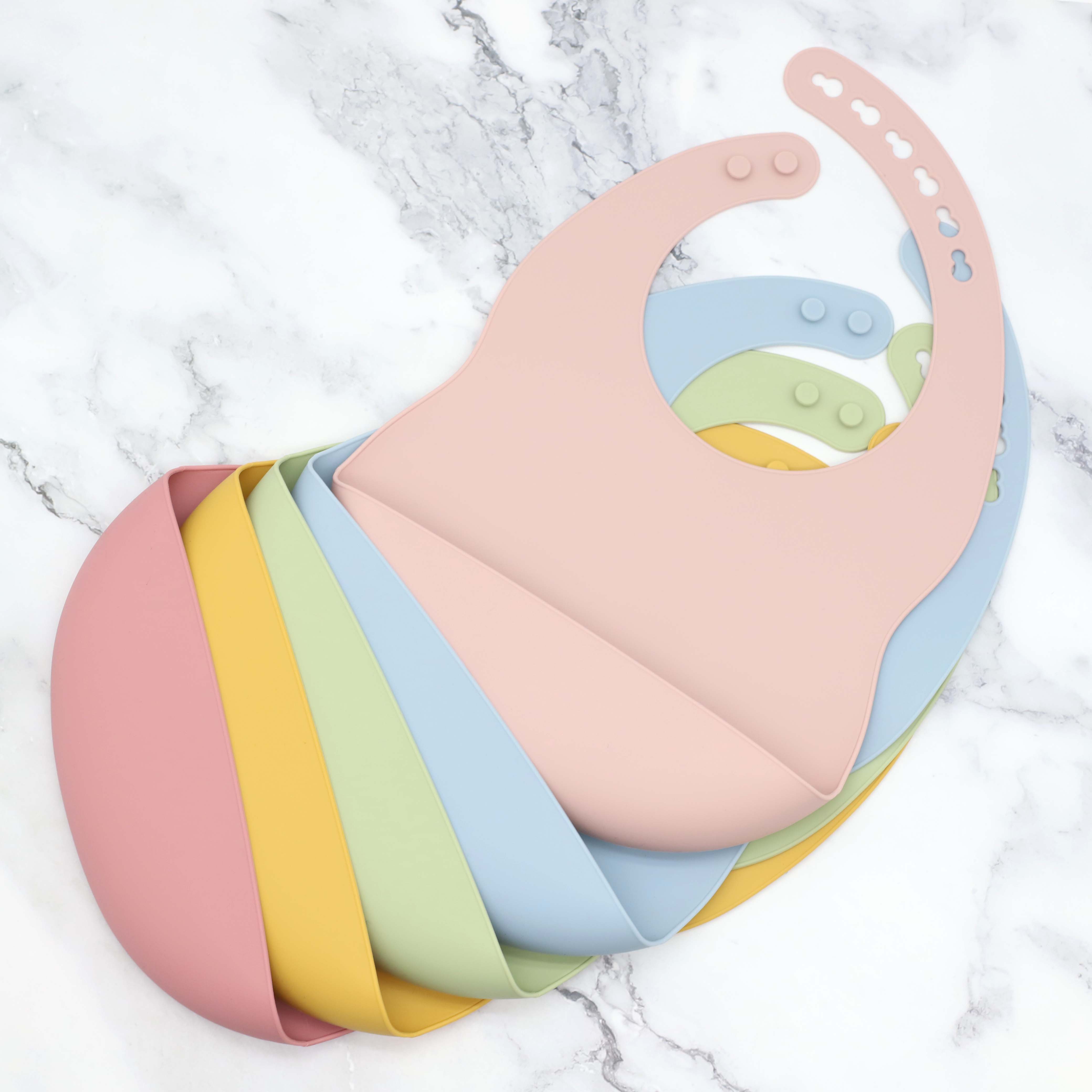 Silicone Baby Bibs - 調節可能なボタン付きの新しいベビーシリコンよだれかけ、お手入れや折りたたみが簡単です。